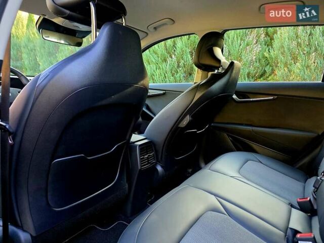 Красный Киа Niro, объемом двигателя 0 л и пробегом 19 тыс. км за 27900 $, фото 16 на Automoto.ua