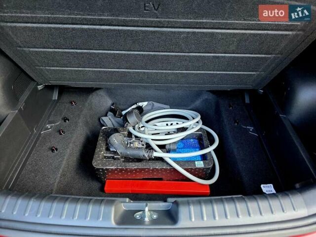 Красный Киа Niro, объемом двигателя 0 л и пробегом 19 тыс. км за 27900 $, фото 19 на Automoto.ua