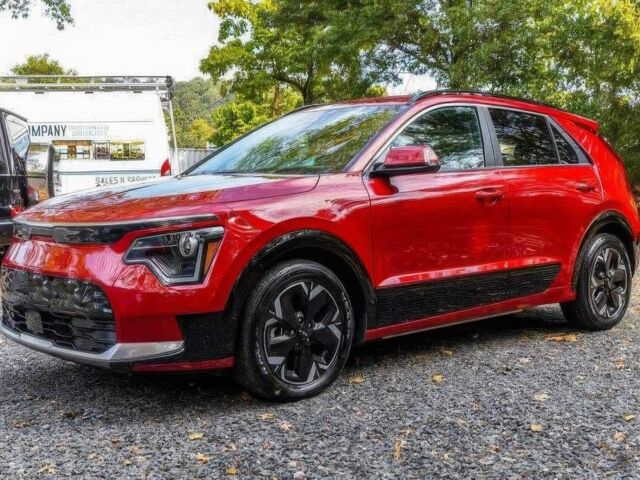 Красный Киа Niro, объемом двигателя 0 л и пробегом 27 тыс. км за 19000 $, фото 2 на Automoto.ua