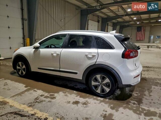 Киа Niro, объемом двигателя 1.58 л и пробегом 155 тыс. км за 2100 $, фото 1 на Automoto.ua