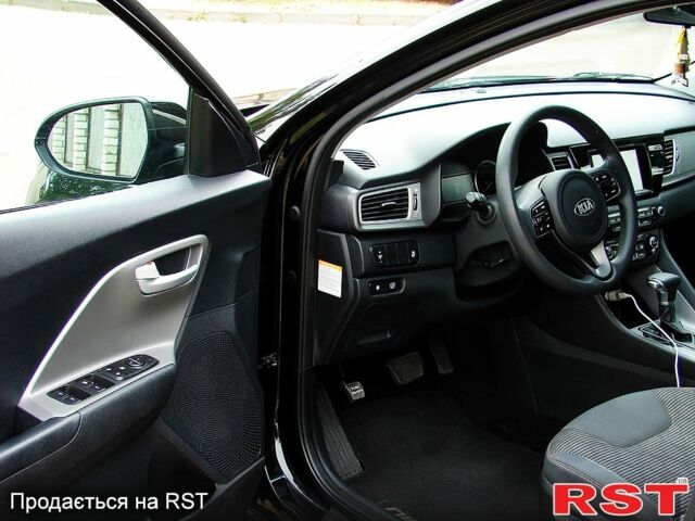 Киа Niro, объемом двигателя 1.6 л и пробегом 136 тыс. км за 16500 $, фото 5 на Automoto.ua