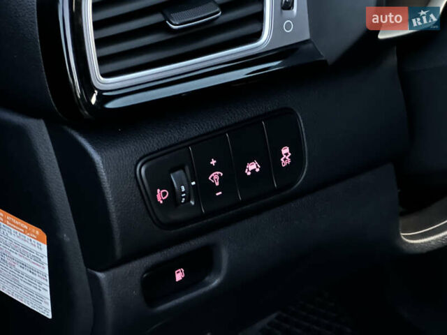 Кіа Niro, об'ємом двигуна 1.58 л та пробігом 135 тис. км за 17000 $, фото 10 на Automoto.ua