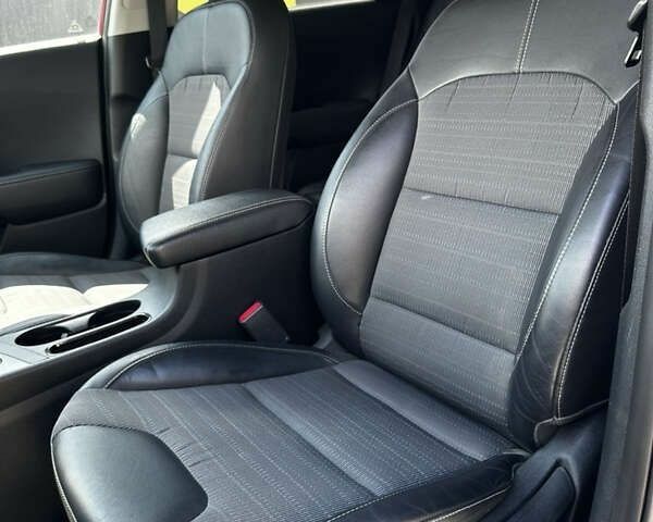 Киа Niro, объемом двигателя 0 л и пробегом 168 тыс. км за 13800 $, фото 6 на Automoto.ua