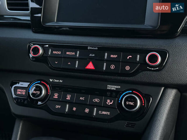 Кіа Niro, об'ємом двигуна 1.58 л та пробігом 135 тис. км за 17000 $, фото 13 на Automoto.ua