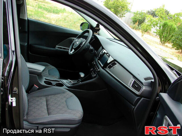 Кіа Niro, об'ємом двигуна 1.6 л та пробігом 136 тис. км за 16500 $, фото 11 на Automoto.ua