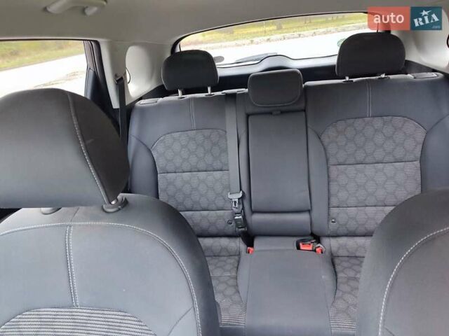 Киа Niro, объемом двигателя 1.58 л и пробегом 58 тыс. км за 12800 $, фото 5 на Automoto.ua