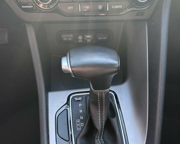 Киа Niro, объемом двигателя 1.58 л и пробегом 81 тыс. км за 15000 $, фото 11 на Automoto.ua