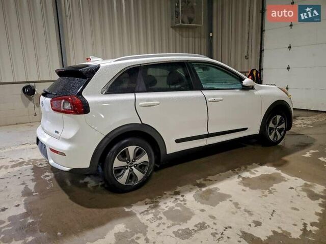 Киа Niro, объемом двигателя 1.58 л и пробегом 155 тыс. км за 2100 $, фото 2 на Automoto.ua
