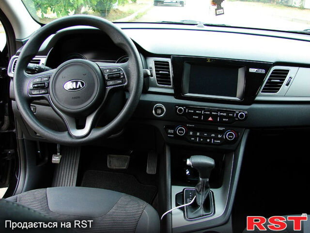 Кіа Niro, об'ємом двигуна 1.6 л та пробігом 136 тис. км за 16500 $, фото 8 на Automoto.ua