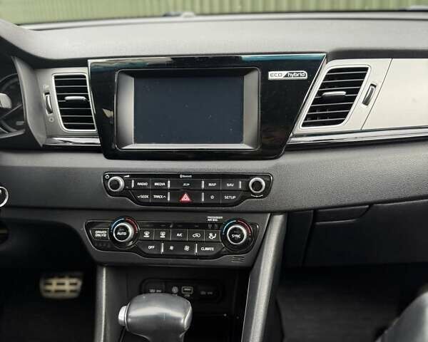 Киа Niro, объемом двигателя 1.58 л и пробегом 176 тыс. км за 17200 $, фото 4 на Automoto.ua