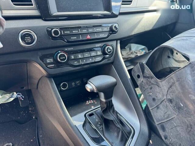 Киа Niro, объемом двигателя 0 л и пробегом 130 тыс. км за 9700 $, фото 9 на Automoto.ua