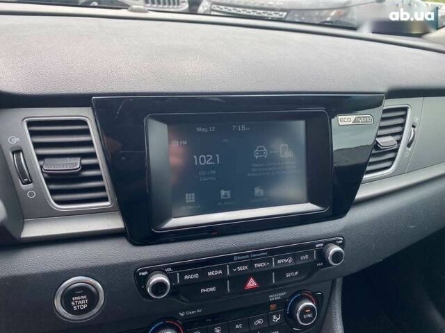 Кіа Niro, об'ємом двигуна 0 л та пробігом 208 тис. км за 15300 $, фото 13 на Automoto.ua