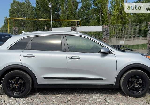 Кіа Niro, об'ємом двигуна 1.58 л та пробігом 72 тис. км за 20500 $, фото 2 на Automoto.ua