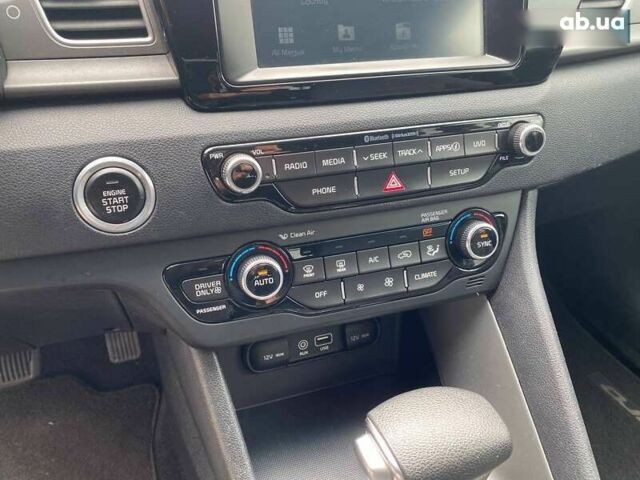 Кіа Niro, об'ємом двигуна 0 л та пробігом 208 тис. км за 15300 $, фото 14 на Automoto.ua