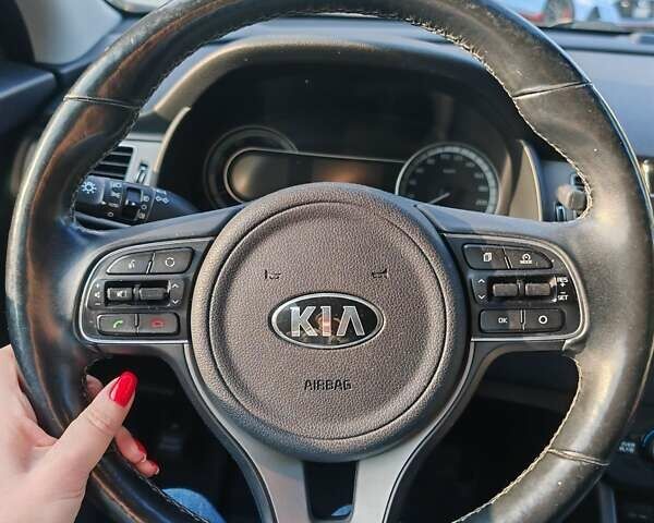 Киа Niro, объемом двигателя 1.58 л и пробегом 112 тыс. км за 18500 $, фото 4 на Automoto.ua