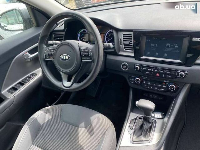 Кіа Niro, об'ємом двигуна 0 л та пробігом 208 тис. км за 15300 $, фото 8 на Automoto.ua