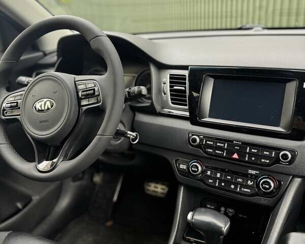 Киа Niro, объемом двигателя 1.58 л и пробегом 176 тыс. км за 17200 $, фото 3 на Automoto.ua