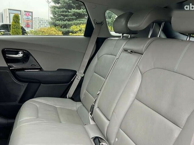 Кіа Niro, об'ємом двигуна 0 л та пробігом 92 тис. км за 18999 $, фото 27 на Automoto.ua