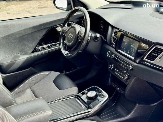 Киа Niro, объемом двигателя 0 л и пробегом 146 тыс. км за 14500 $, фото 1 на Automoto.ua
