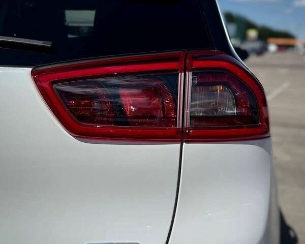 Киа Niro, объемом двигателя 0 л и пробегом 114 тыс. км за 17750 $, фото 14 на Automoto.ua