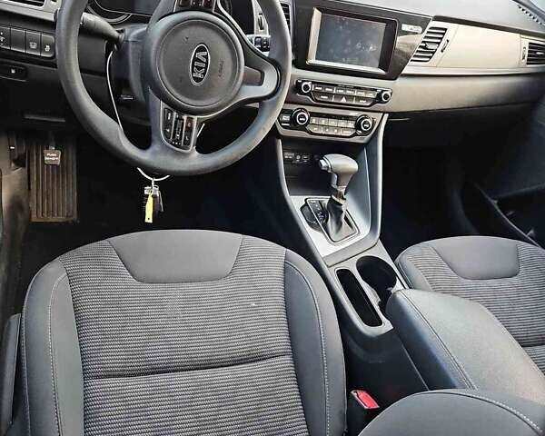 Киа Niro, объемом двигателя 1.58 л и пробегом 161 тыс. км за 12400 $, фото 7 на Automoto.ua