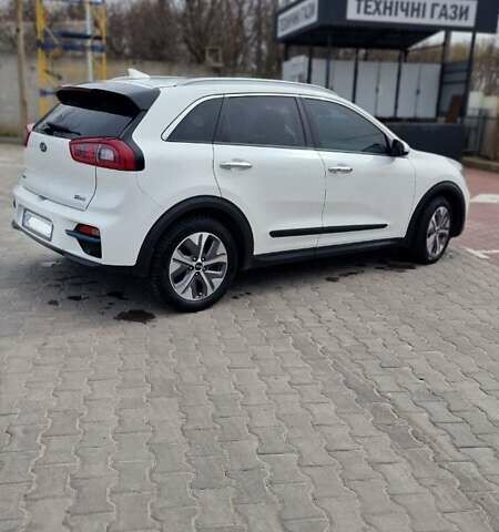 Киа Niro, объемом двигателя 0 л и пробегом 82 тыс. км за 19500 $, фото 16 на Automoto.ua