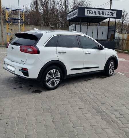 Киа Niro, объемом двигателя 0 л и пробегом 72 тыс. км за 23000 $, фото 3 на Automoto.ua