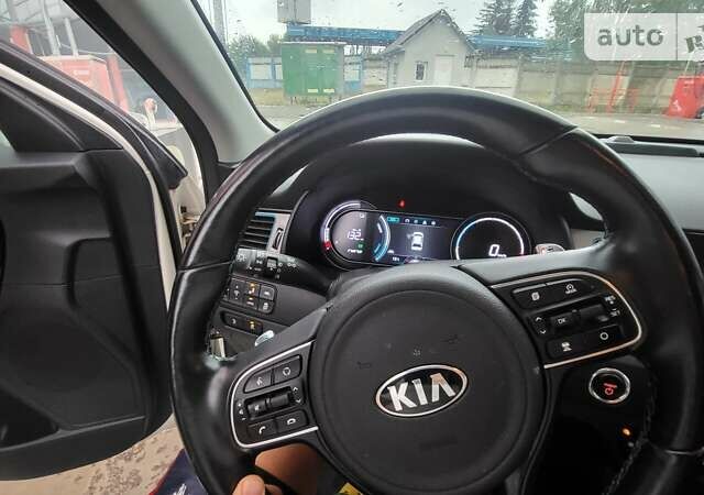 Киа Niro, объемом двигателя 0 л и пробегом 82 тыс. км за 19500 $, фото 6 на Automoto.ua