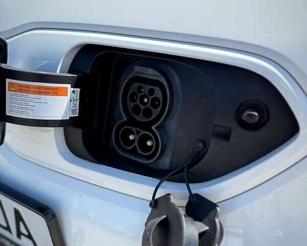 Киа Niro, объемом двигателя 0 л и пробегом 114 тыс. км за 17750 $, фото 11 на Automoto.ua