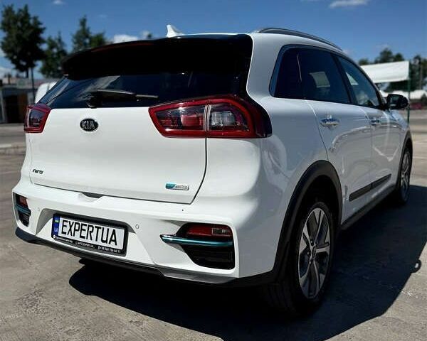 Киа Niro, объемом двигателя 0 л и пробегом 114 тыс. км за 17750 $, фото 2 на Automoto.ua