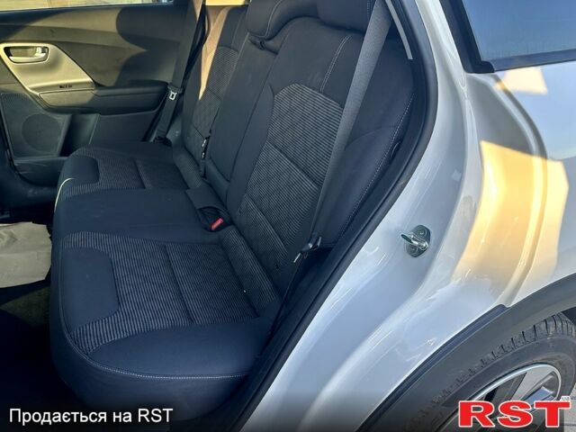 Киа Niro 2019 в Запорожье на Automoto.ua Киа Niro, объемом двигателя 1.6 л и пробегом 102 тыс. км за 15500 $, фото 5 на Automoto.ua