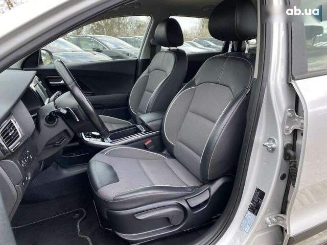 Киа Niro, объемом двигателя 0 л и пробегом 128 тыс. км за 17900 $, фото 20 на Automoto.ua