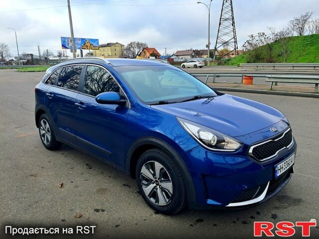 Киа Niro, объемом двигателя 16 л и пробегом 370 тыс. км за 13000 $, фото 2 на Automoto.ua