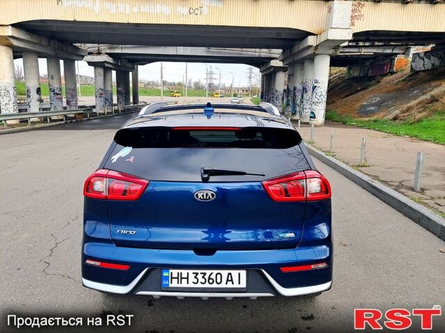 Киа Niro, объемом двигателя 16 л и пробегом 370 тыс. км за 13000 $, фото 3 на Automoto.ua