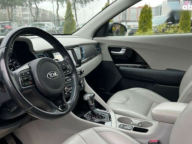 Кіа Niro, об'ємом двигуна 0 л та пробігом 92 тис. км за 18999 $, фото 10 на Automoto.ua