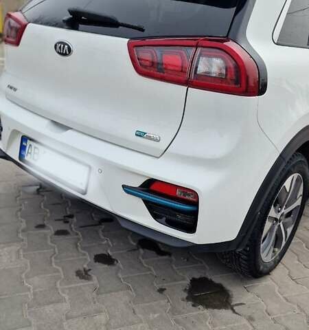 Кіа Niro, об'ємом двигуна 0 л та пробігом 72 тис. км за 23000 $, фото 13 на Automoto.ua