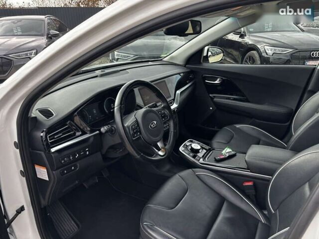 Киа Niro, объемом двигателя 0 л и пробегом 141 тыс. км за 19300 $, фото 19 на Automoto.ua