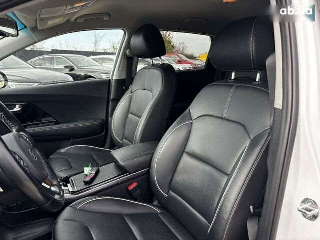 Киа Niro, объемом двигателя 0 л и пробегом 141 тыс. км за 19300 $, фото 24 на Automoto.ua