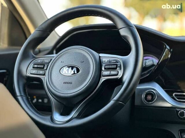 Киа Niro, объемом двигателя 0 л и пробегом 136 тыс. км за 17990 $, фото 18 на Automoto.ua