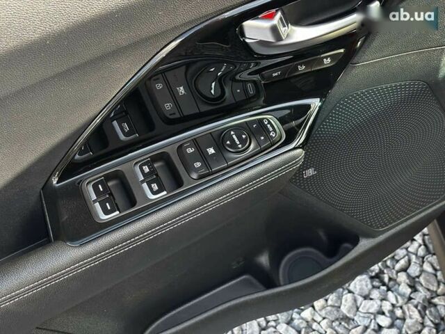 Киа Niro, объемом двигателя 0 л и пробегом 44 тыс. км за 22600 $, фото 19 на Automoto.ua