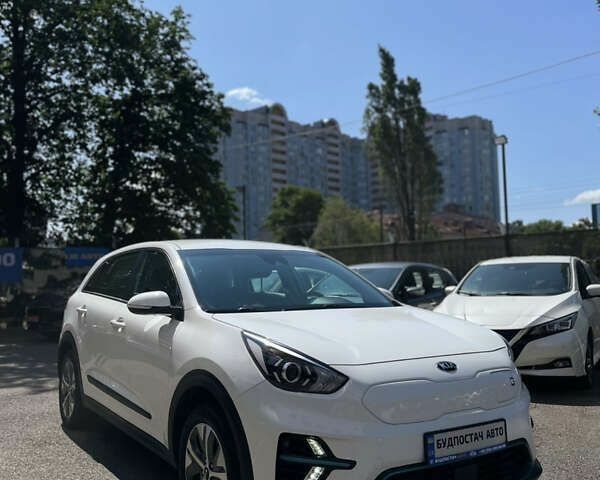 Киа Niro, объемом двигателя 0 л и пробегом 70 тыс. км за 20499 $, фото 2 на Automoto.ua