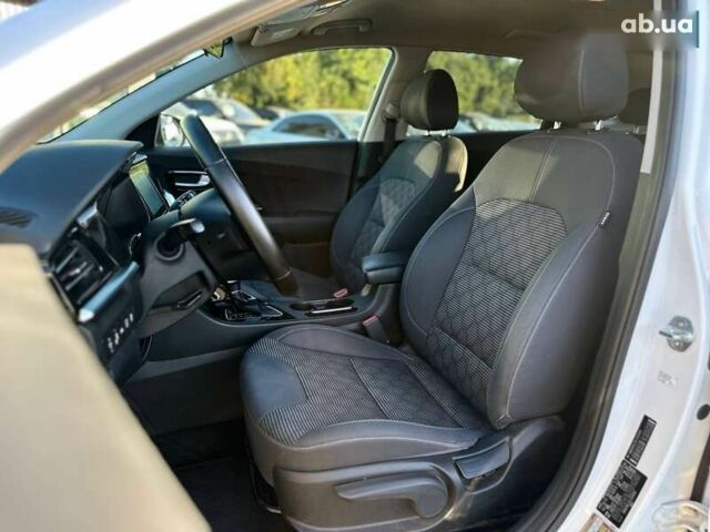Киа Niro, объемом двигателя 0 л и пробегом 136 тыс. км за 17990 $, фото 11 на Automoto.ua