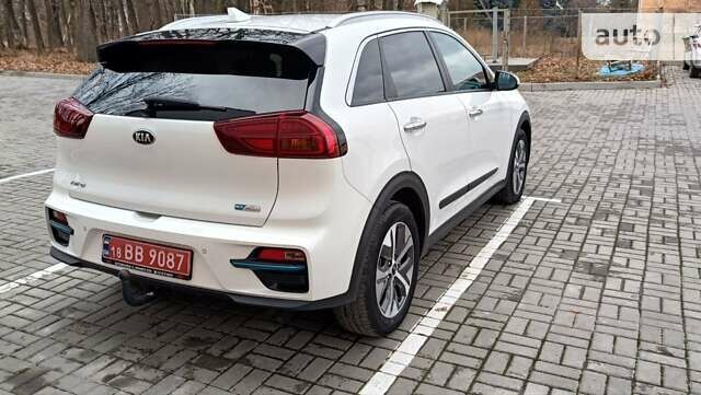 Кіа Niro, об'ємом двигуна 0 л та пробігом 106 тис. км за 23990 $, фото 7 на Automoto.ua