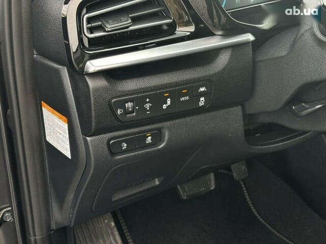 Кіа Niro, об'ємом двигуна 0 л та пробігом 112 тис. км за 19999 $, фото 15 на Automoto.ua