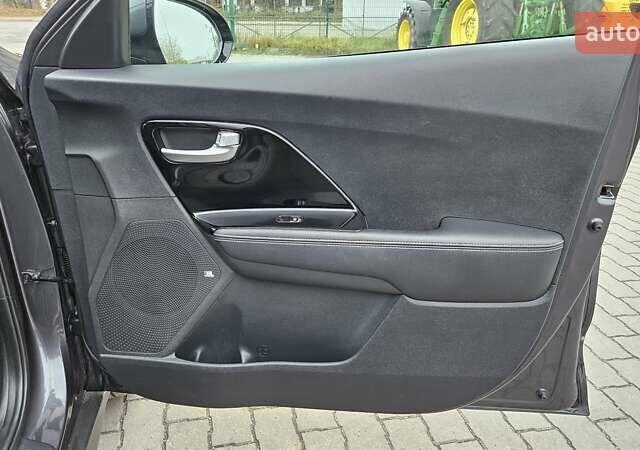 Кіа Niro, об'ємом двигуна 0 л та пробігом 133 тис. км за 19950 $, фото 25 на Automoto.ua