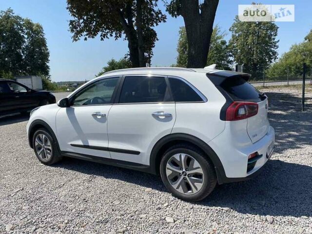 Кіа Niro, об'ємом двигуна 0 л та пробігом 64 тис. км за 26999 $, фото 5 на Automoto.ua