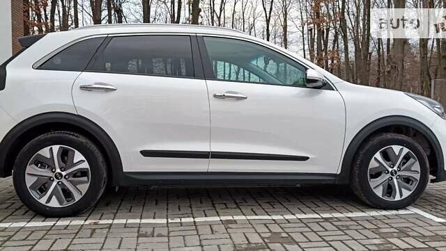 Кіа Niro, об'ємом двигуна 0 л та пробігом 106 тис. км за 23990 $, фото 11 на Automoto.ua