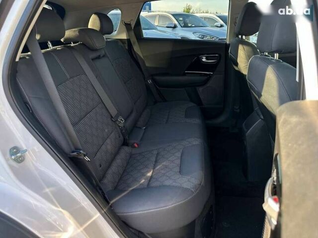 Киа Niro, объемом двигателя 0 л и пробегом 136 тыс. км за 17990 $, фото 14 на Automoto.ua