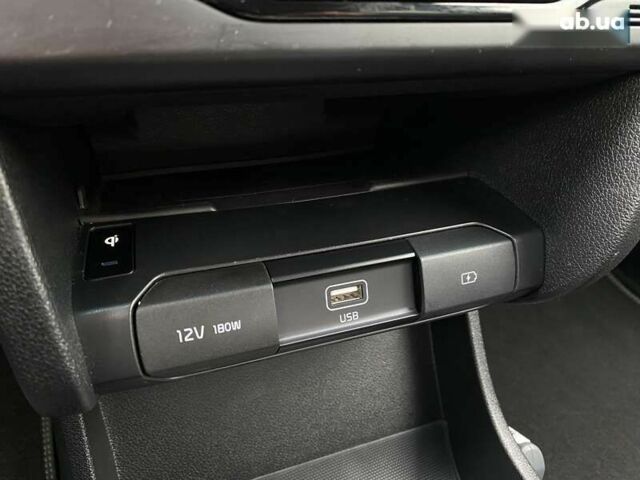 Кіа Niro, об'ємом двигуна 0 л та пробігом 123 тис. км за 20700 $, фото 7 на Automoto.ua