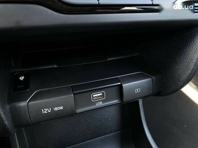 Киа Niro, объемом двигателя 0 л и пробегом 97 тыс. км за 20950 $, фото 7 на Automoto.ua